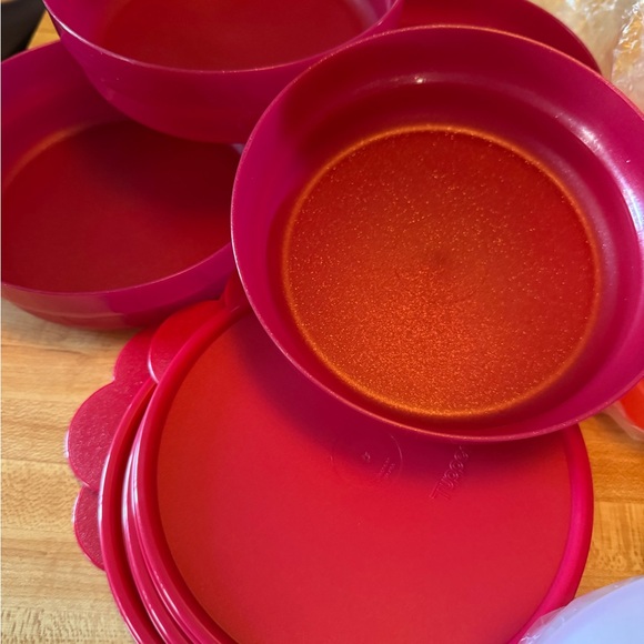 TUPPERWARE CEREAL BOWLS (4 PIECE SET) AND MUCH MORE - Picture 4 of 7